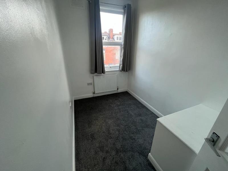 Photo of 35 Longroyd Grove, LS11 5HF