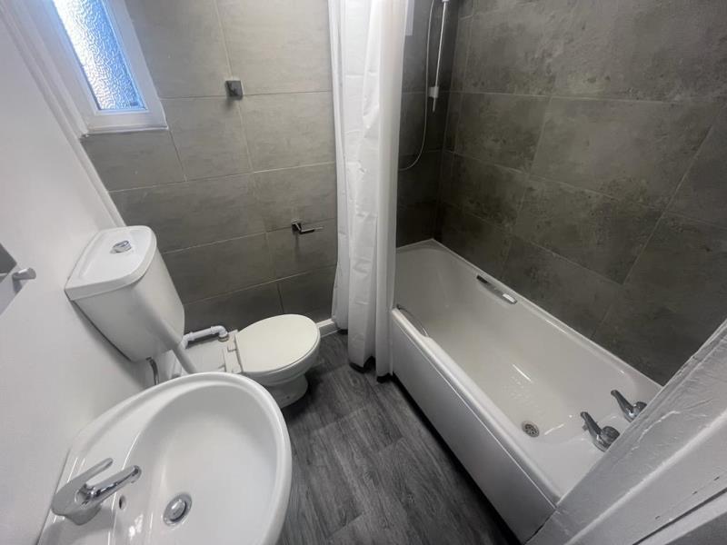 Photo of 35 Longroyd Grove, LS11 5HF