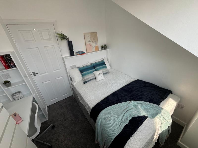 Photo of 4 Granby Grove, LS6 3BE
